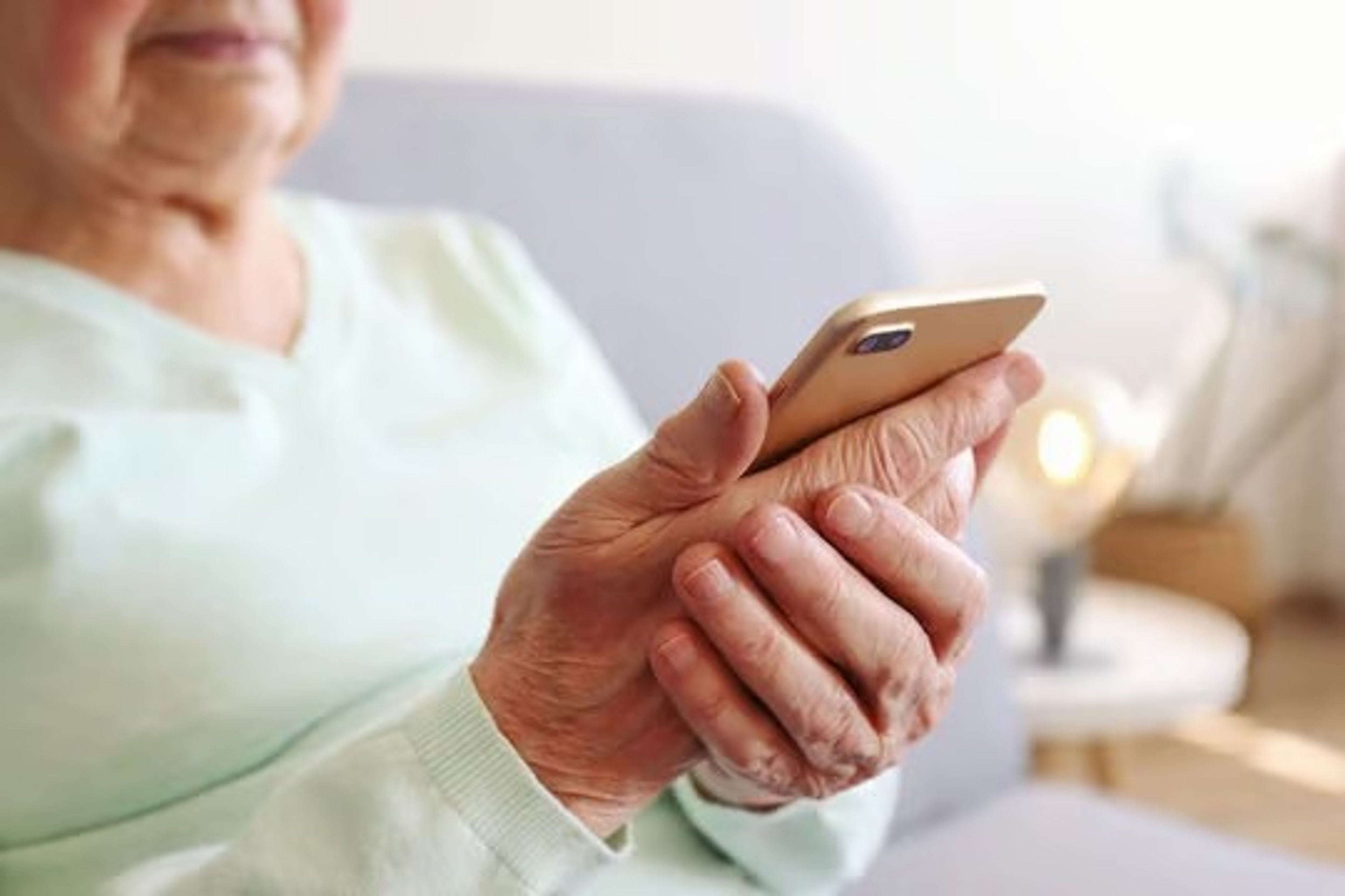 Almanya'da acil yardım hattını gereksiz meşgul eden kadının telefonları alındı