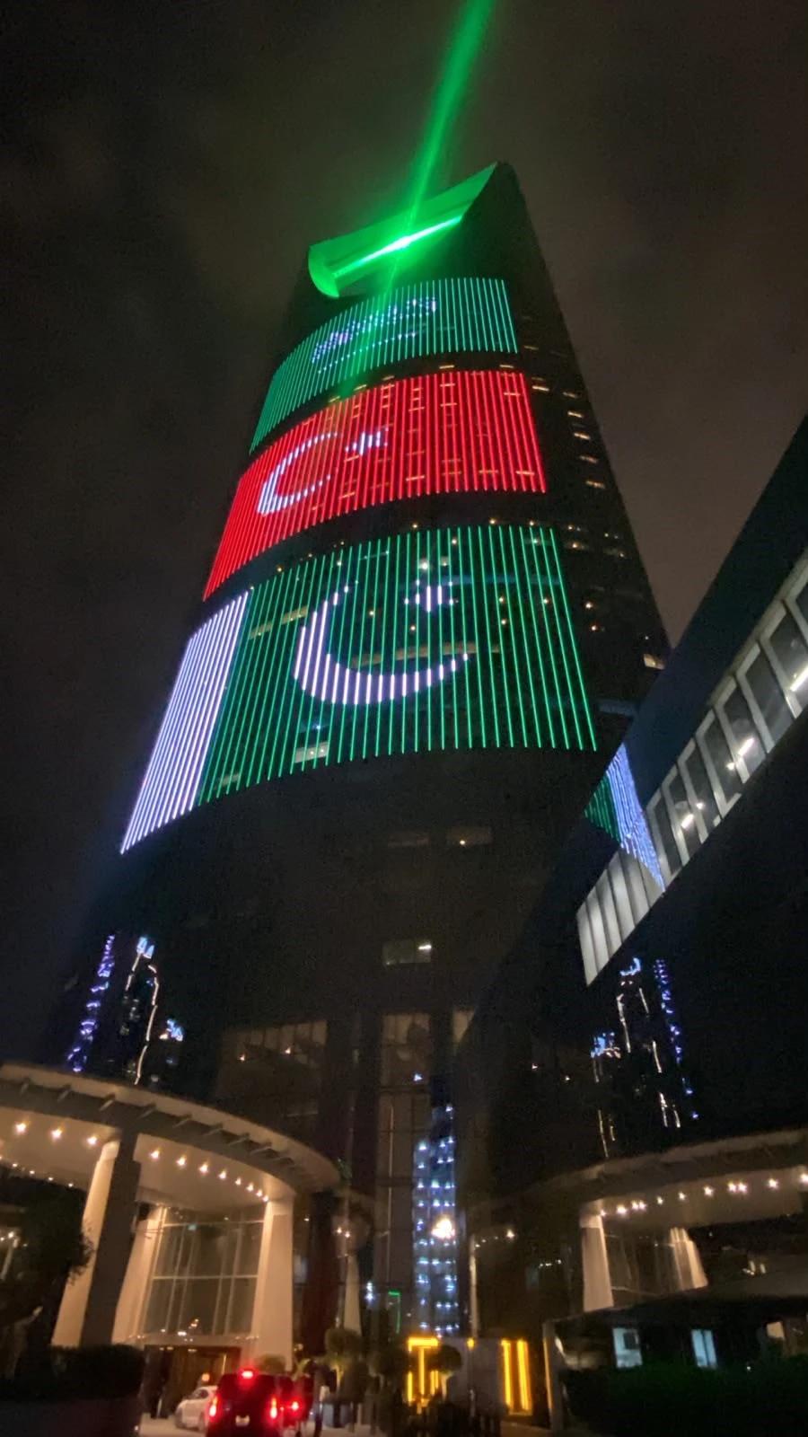 Suudi Arabistan sokakları ittifak ülkelerinin bayraklarıyla ışıklandırıldı