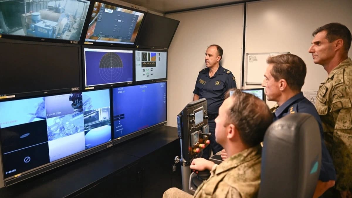 Girne'de batan feribotun arama çalışmaları TCG Alemdar'da görüntülendi