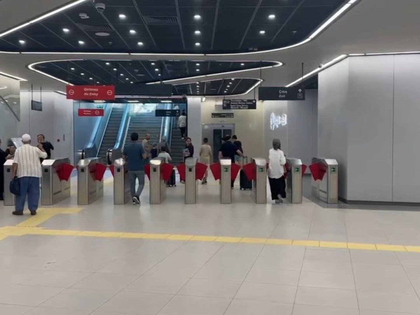 Yeni metro hattında yolcu sayısı ilk günde 10 bini geçti