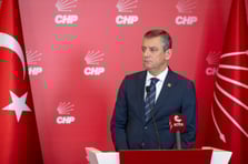 Özgür Özel'den İran için ilk açıklama: İran'ın kendi geleceğini tayin etmesi en büyük temennimiz