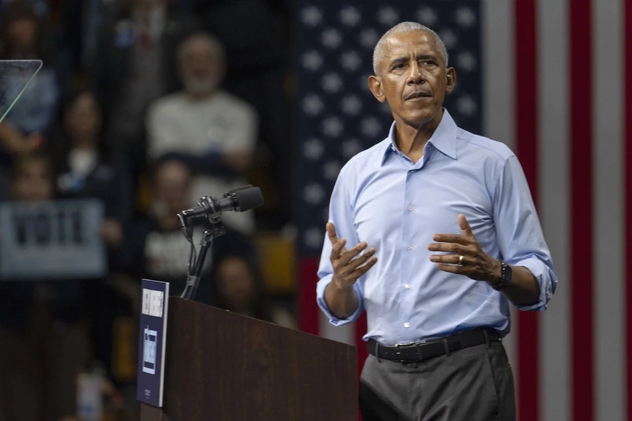 Obama: White House Is Bending the Knee to Putin