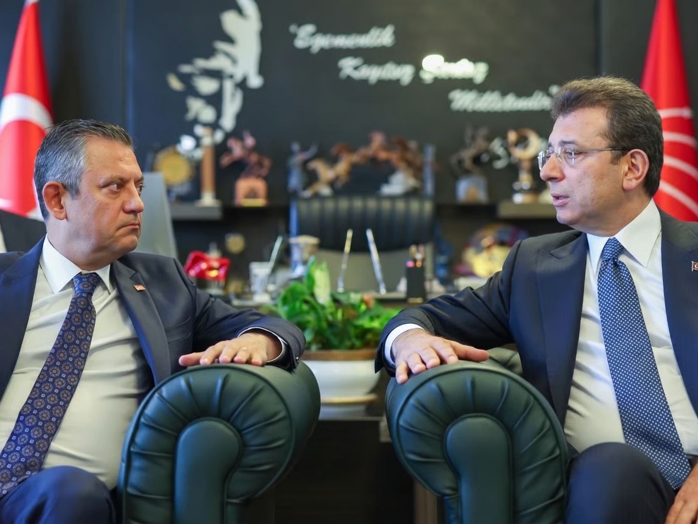 CHP kulislerini karıştıran iddia! Yeni partiyi Özel mi, İmamoğlu mu kuracak? 
