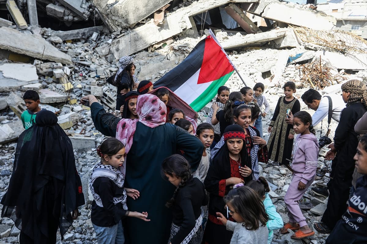 Gazze'de çocuk hakları günü enkazların arasında kutlandı