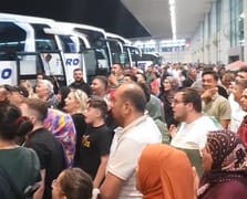 Ankara'da duygu dolu anlar: Askere giden genci yalnız bırakmadılar