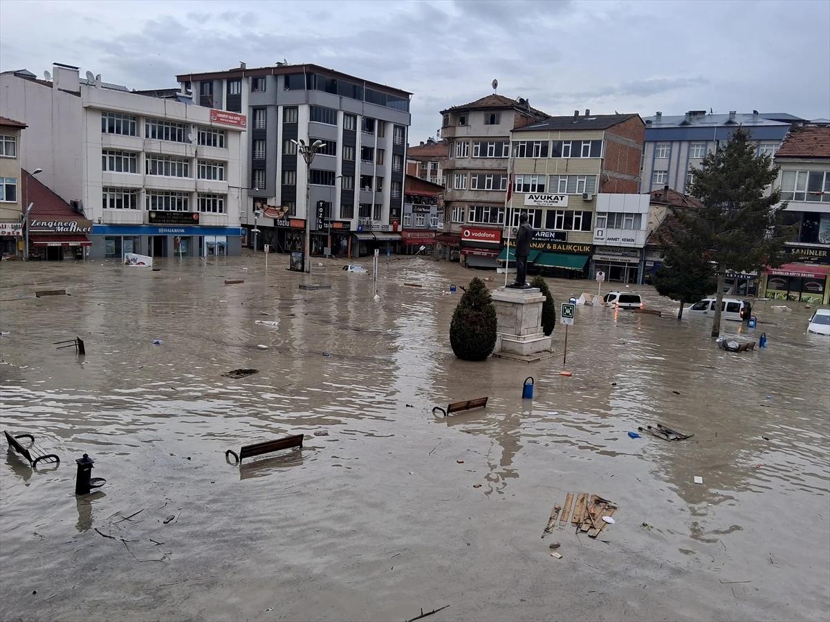Samsun Havza'da sağanak felaketi: Dereler taştı, 12 kişi yaralandı
