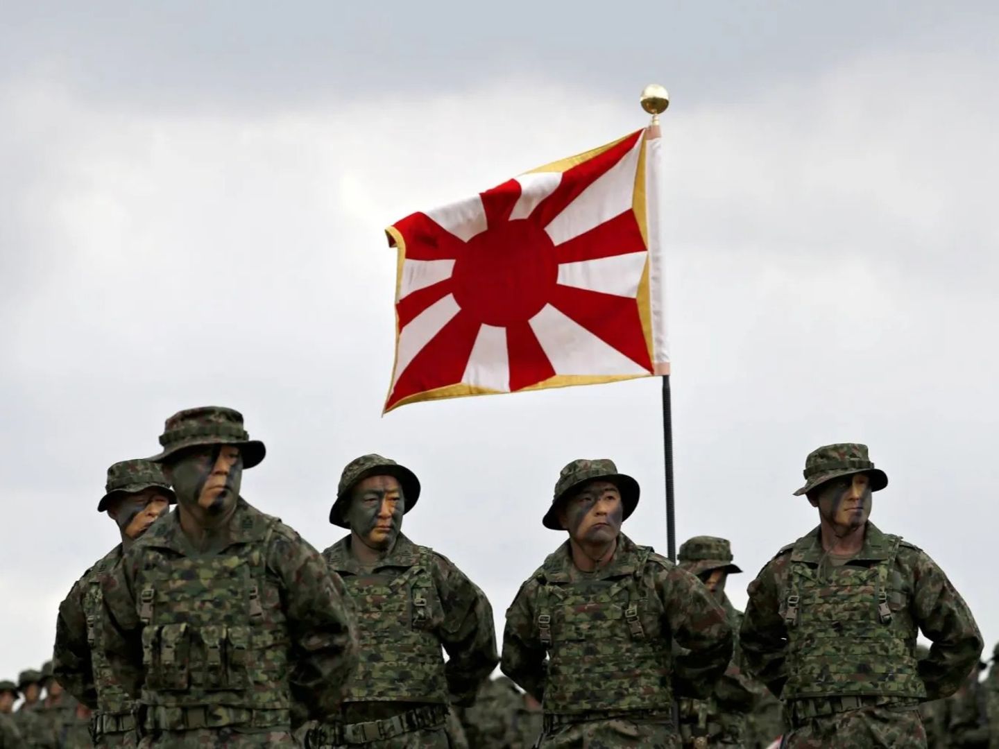 Japonya tarihinin en büyük savunma bütçesini onayladı