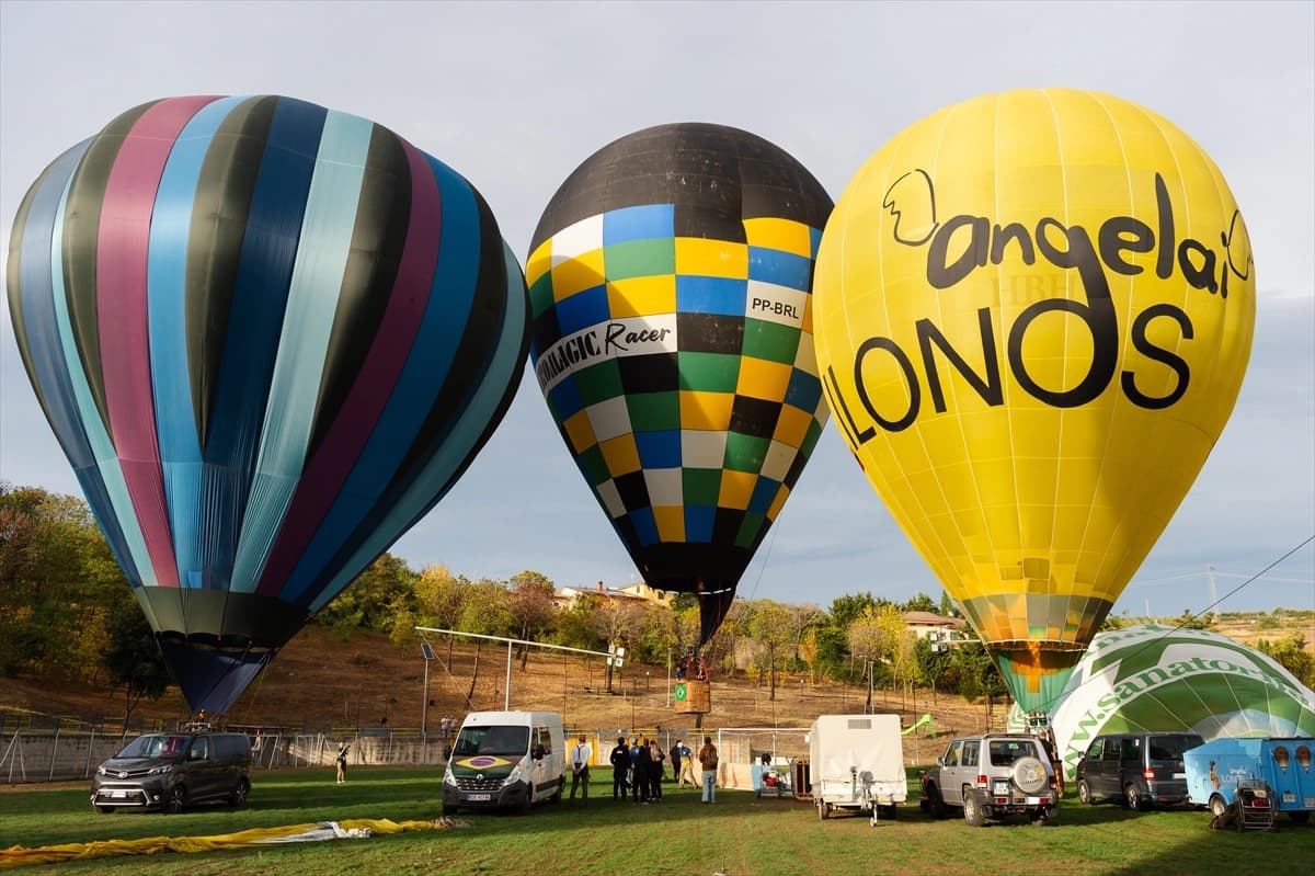 Gökyüzüne 25 balon yükseliyor