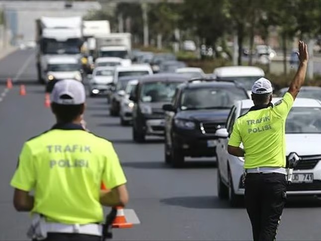 Bayram tatili öncesi resmen yürürlüğe girdi! Hız sınırını aşan yandı
