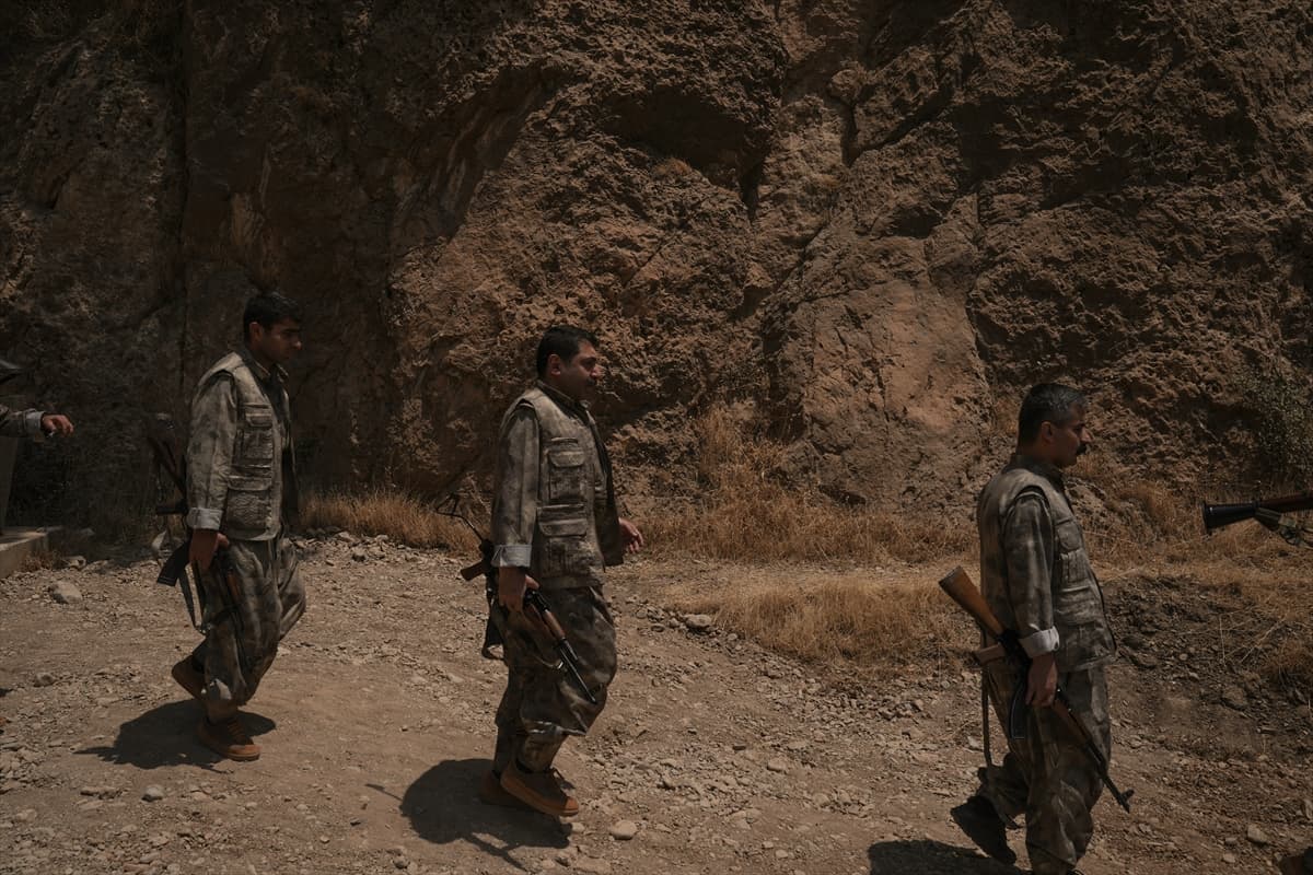 PKK'dan bir grup silahlarını imha etti