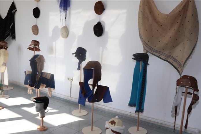 Erzurum'un geleneksel ehram kumaşından üretilen 27 şapka tasarımı tescillendi