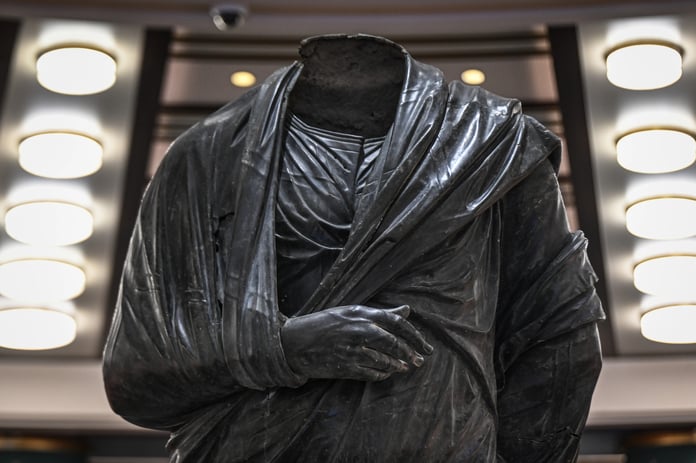 ABD'nin Marcus Aurelius heykeli için istediği izin tek şartla kabul edildi