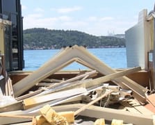 İstanbul Boğazı'ndaki kaçak yapıların yıkım çalışmaları başladı