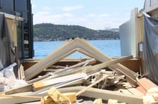 İstanbul Boğazı'ndaki kaçak yapıların yıkım çalışmaları başladı