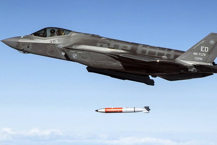 İngiltere, savaş uçaklarını nükleer silahlarla donatmak istiyor