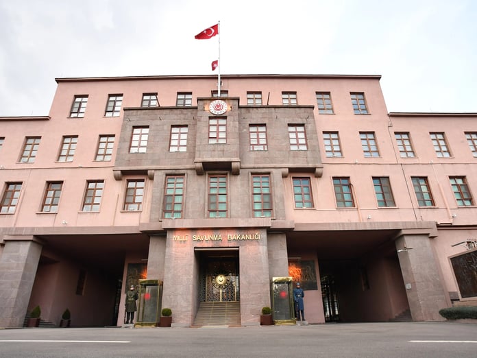 Terör örgütü PKK'da çözülme: 4 terörist daha teslim oldu!