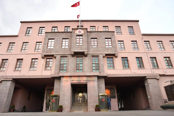 Terör örgütü PKK'da çözülme: 4 terörist daha teslim oldu!