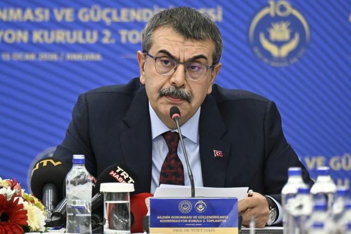 Yusuf Tekin laiklik bildirisine sert çıktı: Bir dakika ya, ne demek gerici azınlık?