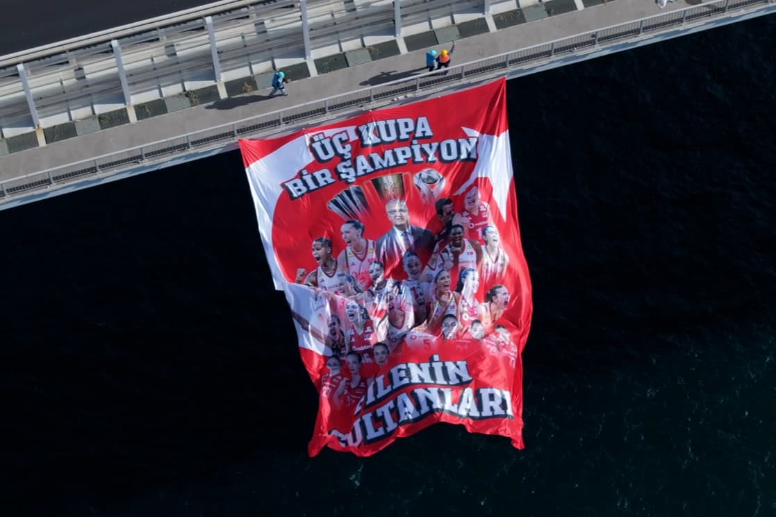 Filenin Sultanları'nın zaferleri Boğaz'ı süsledi: Üç kupa tek bayrakta buluştu