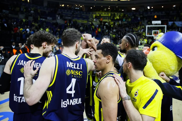 Zirvede kritik randevu