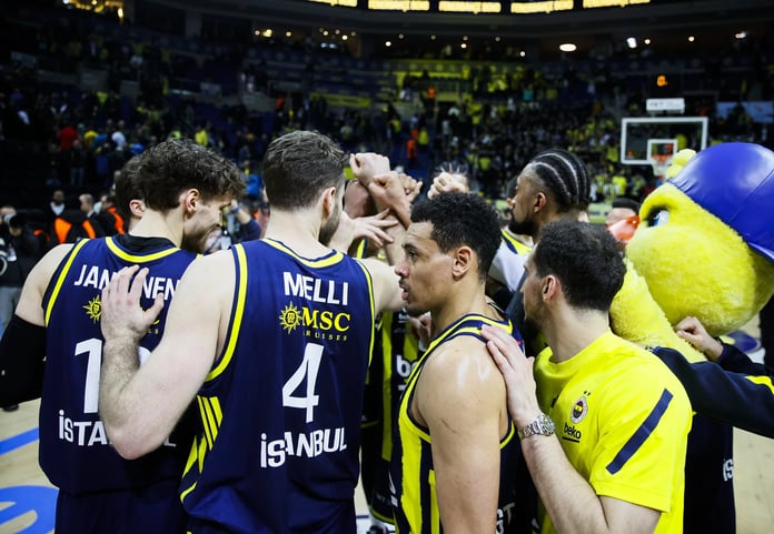 Zirvede kritik randevu