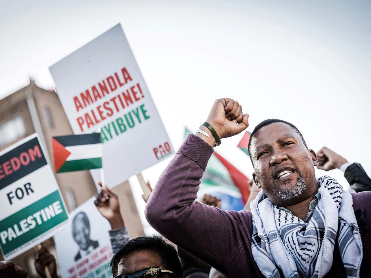 Mandela’nın torunu da alıkonuldu