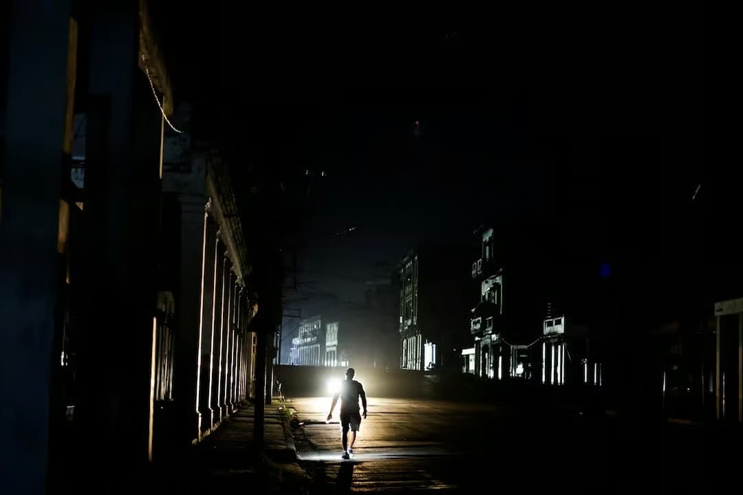 Küba yeniden karanlığa gömüldü