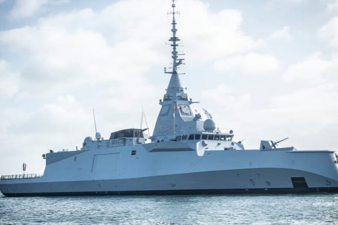 Fransız Donanması, yeni nesil fırkateynini suya indirdi
