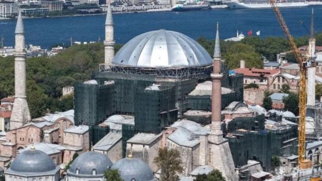 Ayasofya’da cumhuriyet tarihinin en kapsamlı restorasyonu hız kesmiyor