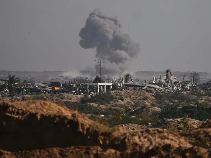 İsrail Ordusu Gazze'de yıkımı yoğunlaştırdı: Sarı Hat'ın gerisinde hava saldırıları sürüyor