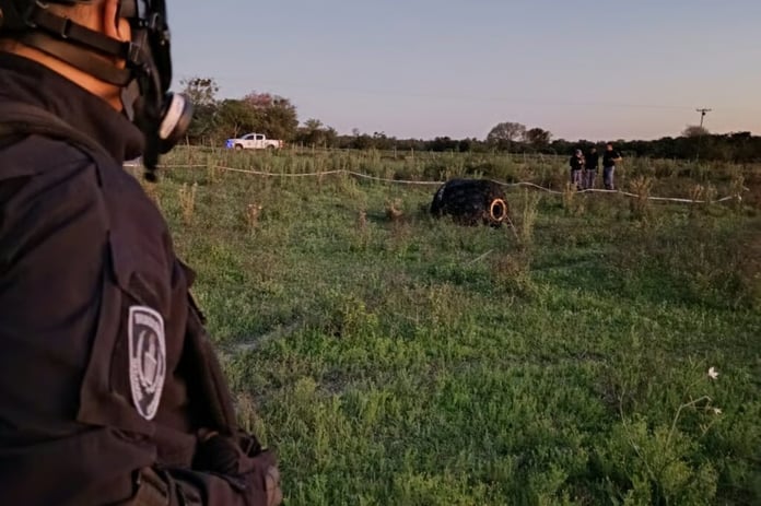 Arjantin’de tarlaya düşen silindir panik yarattı