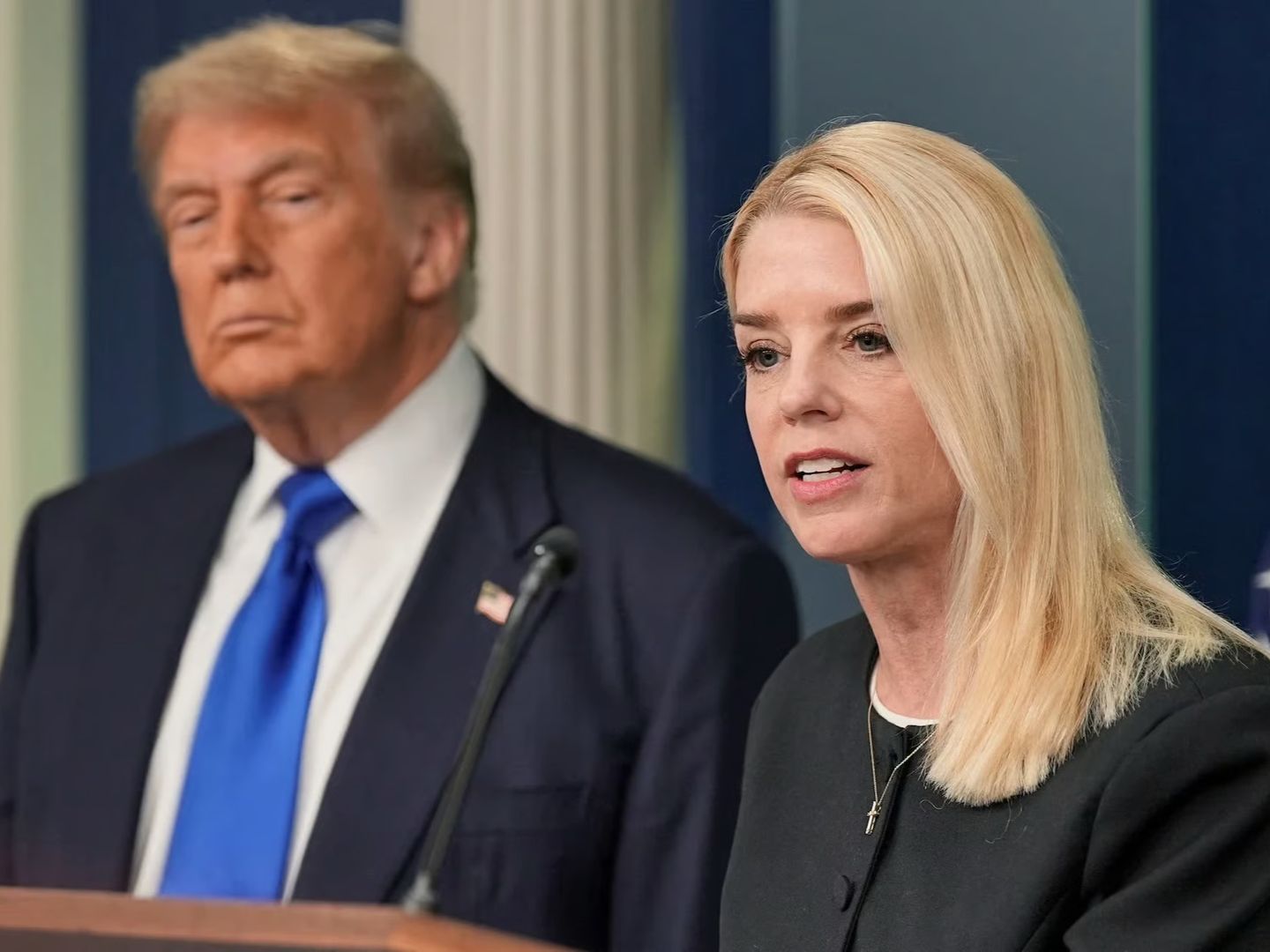 Trump'ın Epstein rahatsızlığı: Adalet Bakanı'nı görevden aldı