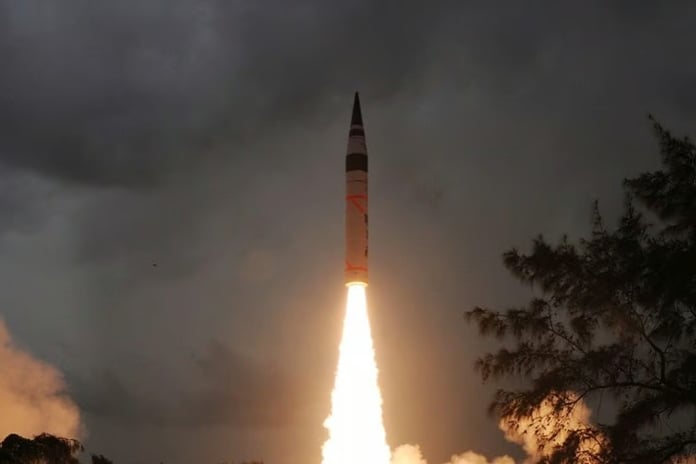 Hindistan, yeni nesil orta menzilli balistik füzesi Agni Prime'ı test etti
