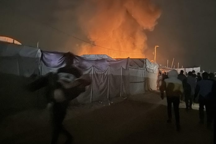 İşgalci İsrail bir kez daha ateşkesi ihlal ederek Gazze’yi bombaladı