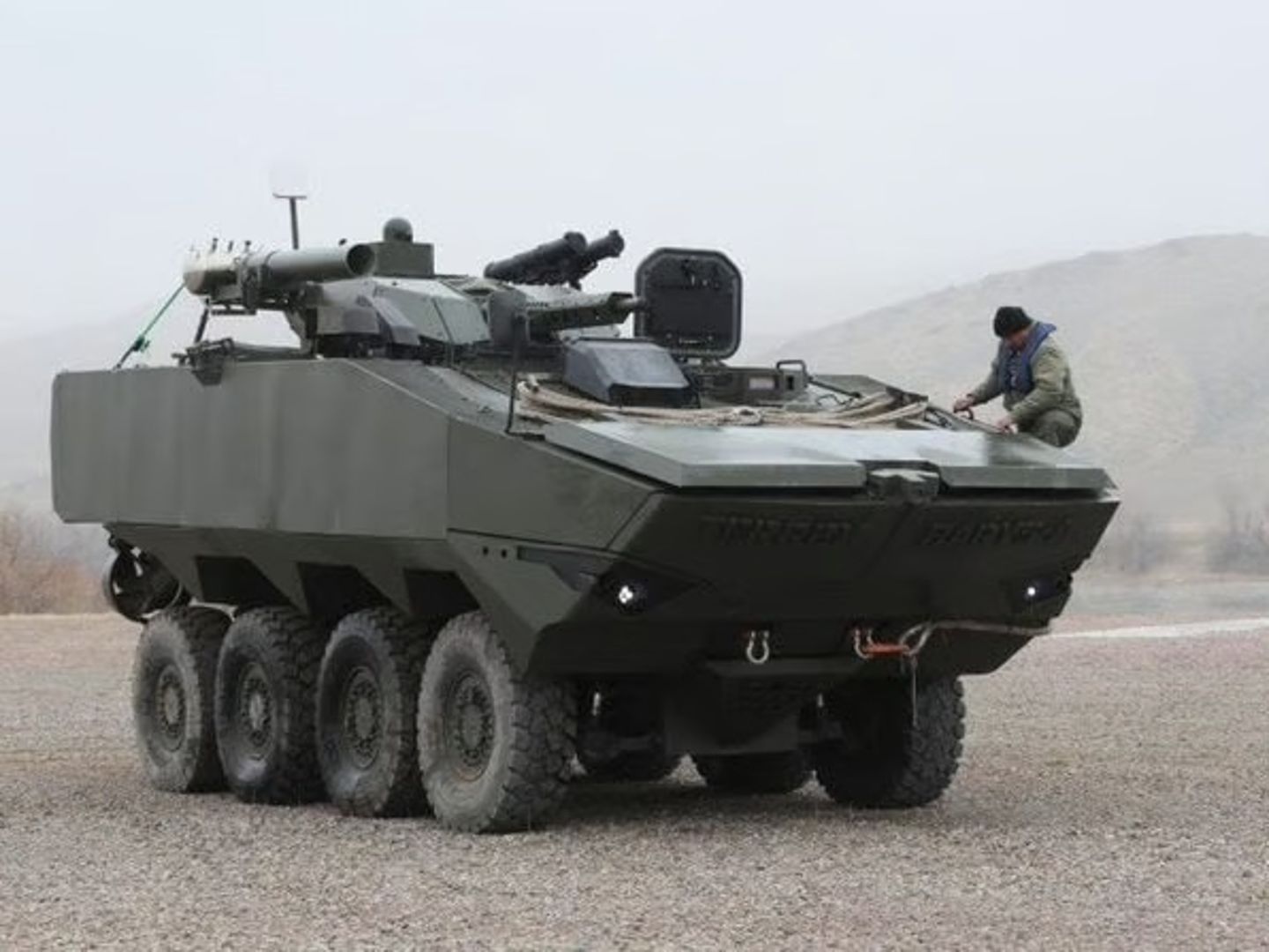 Kazakistan, amfibi zırhlı aracına kamikaze İHA entegre etti