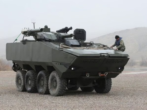 Kazakistan, amfibi zırhlı aracına kamikaze İHA entegre etti