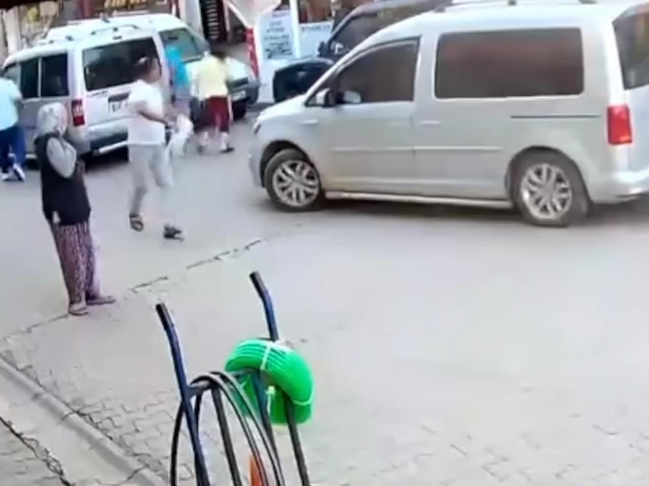4,5 büyüklüğündeki deprem kameralara yansıdı