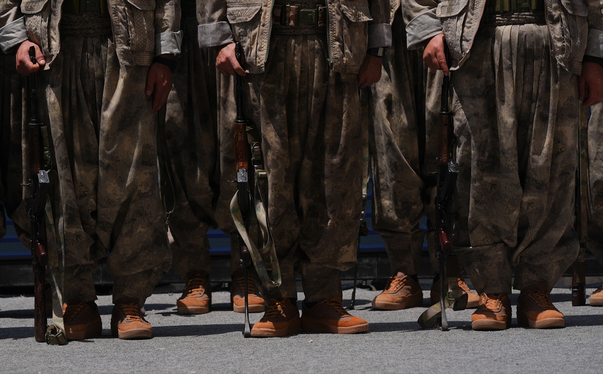 PKK'dan bir grup silahlarını imha etti