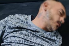 İhbara giden polisi bıçakladı, vurularak yakalandı