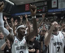 Dusan Alimpijevic yönetimindeki Beşiktaş, 8 yıl sonra gelen şampiyonluk şansı için Avrupa şampiyonu Fenerbahçe'nin rakibi oldu