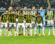 Fenerbahçe, Süper Lig'in ilk yarısında derbilerden puan çıkaran tek takım