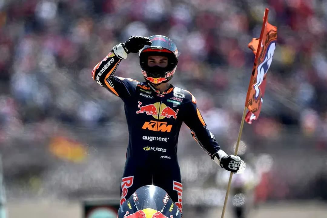 Moto2'de zafer kazanan ilk Türk motosikletçi Deniz Öncü
