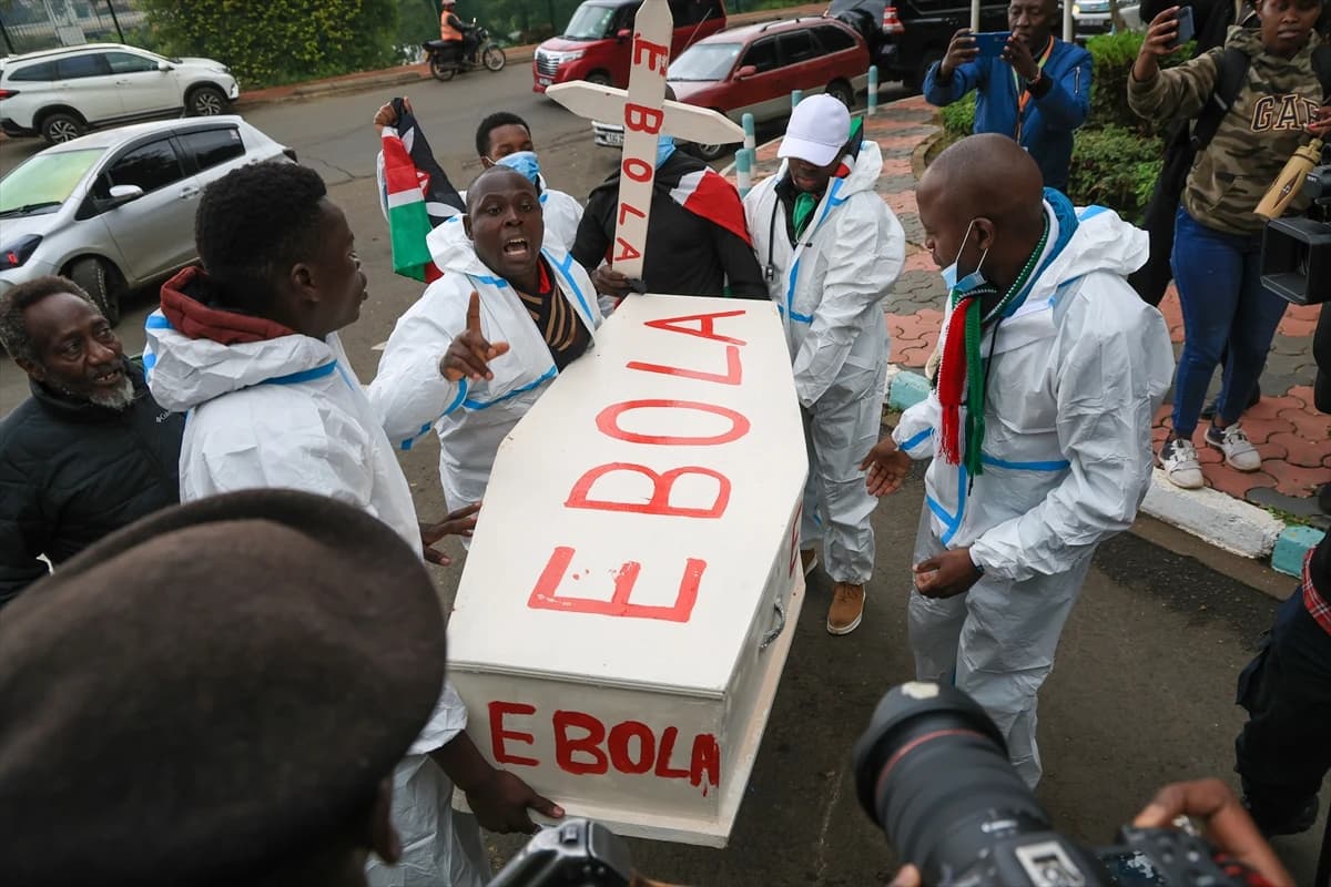 Kenya'da ABD'liler için kurulacak Ebola merkezi protesto edildi