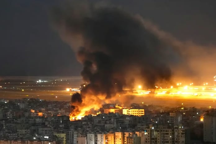 İsrail Lübnan'ın güneyinde "Hizbullah'a ait" olduğu iddia edilen binaları yıktı