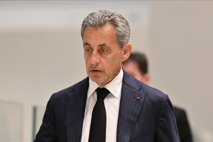Mahkumiyeti kesinleşen Sarkozy'nin onur nişanı alındı
