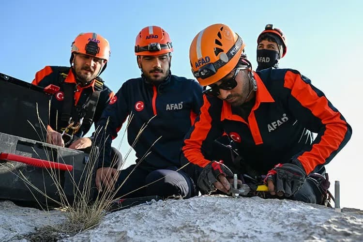 Arama kurtarma personeli sayısı 160 bini geçti