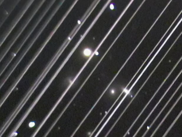Starlink uyduları astronomik gözlemleri tehdit ediyor: Bilim dünyasında büyük endişe