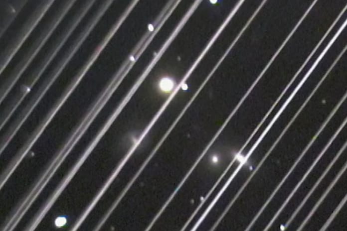 Starlink uyduları astronomik gözlemleri tehdit ediyor: Bilim dünyasında büyük endişe