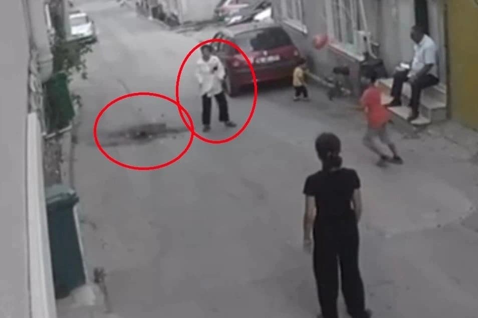 Gece mahalleyi uyutmuyor, oyun oynayan çocukların üzerine saksı fırlatıp su döküyor