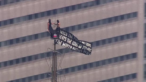 Empire State Spire'ında evlilik teklifine "Mülke Tecavüz" gözaltısı